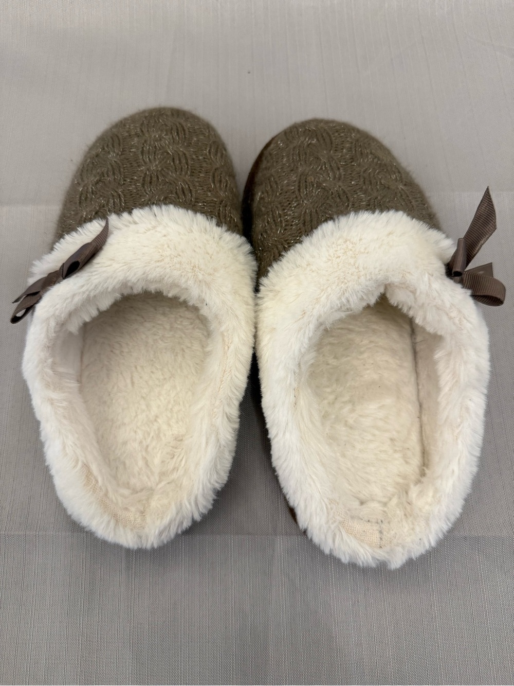 Women’s Cozy Brown Faux-Fur Lined Slip-On Slippers with Bow
